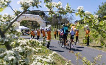 Emberfeletti: öten kétszer is körbefutották a Balatont