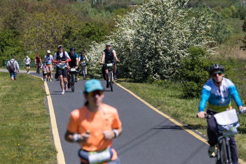 Emberfeletti: &ouml;ten k&eacute;tszer is k&ouml;rbefutott&aacute;k a Balatont