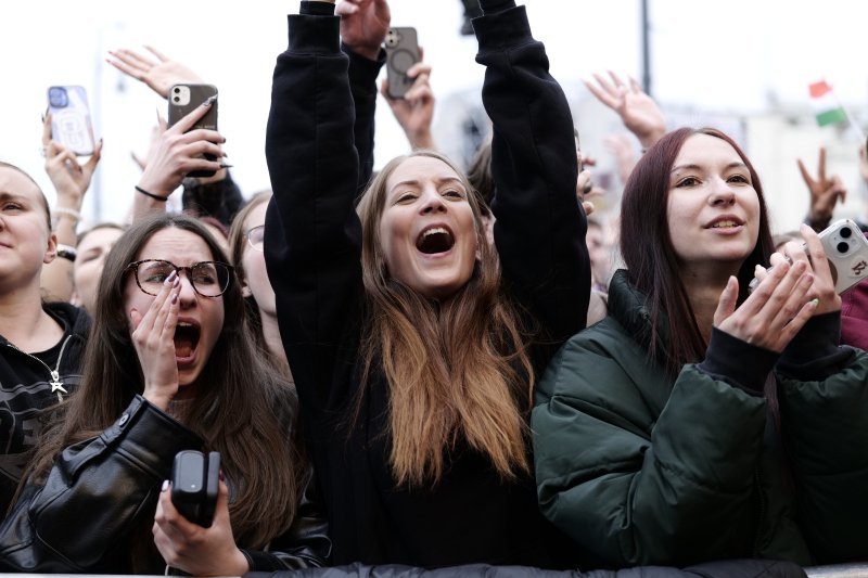 "Ez egy nagyon-nagyon átpolitizált koncert" – percről percre a Rendszerbontó Nagykoncertről