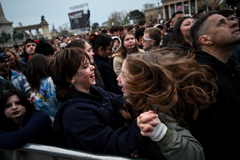 "Ez egy nagyon-nagyon átpolitizált koncert" – percről percre a Rendszerbontó Nagykoncertről