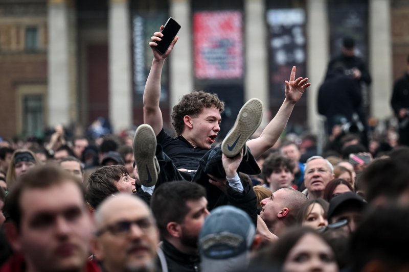 "Ez egy nagyon-nagyon átpolitizált koncert" – percről percre a Rendszerbontó Nagykoncertről