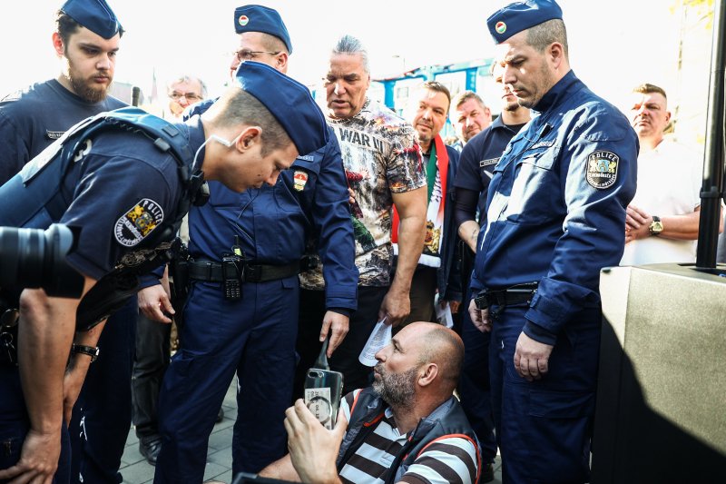 Ferencz Orsolya t&aacute;voz&aacute;sra sz&oacute;l&iacute;totta fel azokat, akik a tetteikkel lek&uuml;zdhetetlen teherk&eacute;nt h&uacute;zt&aacute;k le a Fideszt