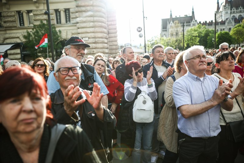 Ferencz Orsolya t&aacute;voz&aacute;sra sz&oacute;l&iacute;totta fel azokat, akik a tetteikkel lek&uuml;zdhetetlen teherk&eacute;nt h&uacute;zt&aacute;k le a Fideszt