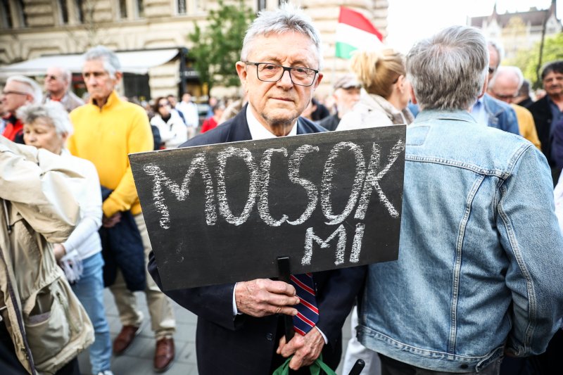 Ferencz Orsolya t&aacute;voz&aacute;sra sz&oacute;l&iacute;totta fel azokat, akik a tetteikkel lek&uuml;zdhetetlen teherk&eacute;nt h&uacute;zt&aacute;k le a Fideszt