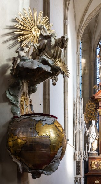 Földgömb alakú szószéket rejt egy cseh gótikus templom