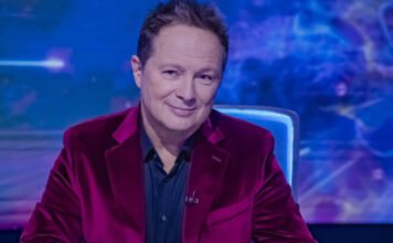 Geszti Péter: Csókolom a kezét annak, aki gyerekrajzokkal ragasztotta le az abuzív választási plakátot a Bartók Béla úton