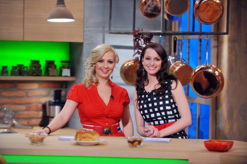 Gombos Edina hapt&aacute;kba &aacute;ll&iacute;totta csal&aacute;dj&aacute;t: ők vigy&aacute;znak majd gyerekeikre az &Aacute;zsia Expressz alatt