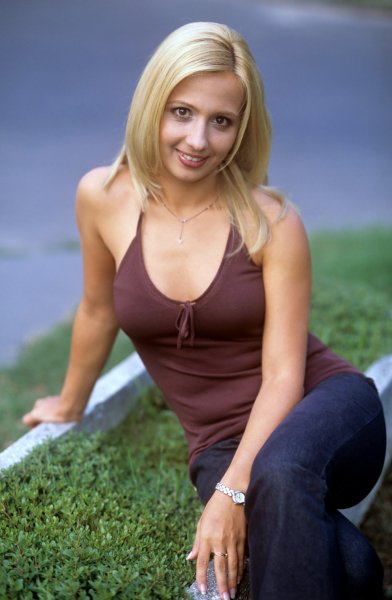 Gombos Edina hapt&aacute;kba &aacute;ll&iacute;totta csal&aacute;dj&aacute;t: ők vigy&aacute;znak majd gyerekeikre az &Aacute;zsia Expressz alatt