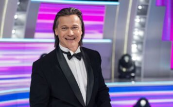 Gömbölyödő pocak, szerelmes pillantások: jön a baba Kovács Áronéknál, fotósorozatot posztolt az énekes