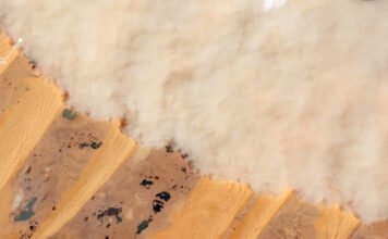 Hatalmas homokvihart örökítettek meg az űrből