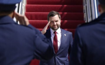 Hivatalos: Jön JD Vance Magyarországra
