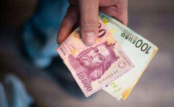 Húsvéthétfőn kicsit erősödött a forint