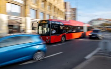 Így borítja fel az amerikai alelnök látogatása a tömegközlekedők életét