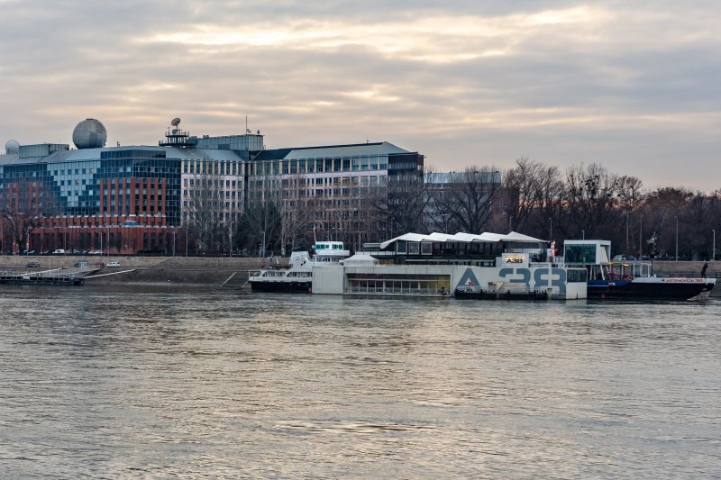 &Iacute;gy szorultak ki a korm&aacute;nykritikus előad&oacute;k a zenei k&iacute;n&aacute;latb&oacute;l &ndash; a Petőfi R&aacute;di&oacute; f&eacute;nykora &eacute;s buk&aacute;sa