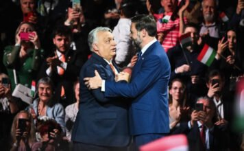 Itt a hivatalos bejelentés: jól bevásároltunk amerikai olajból és fegyverekből