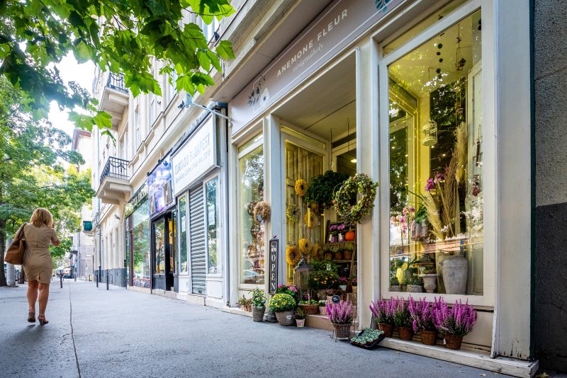 Itt van m&aacute;jus elseje! &ndash; &iacute;gy lesznek nyitva a boltok