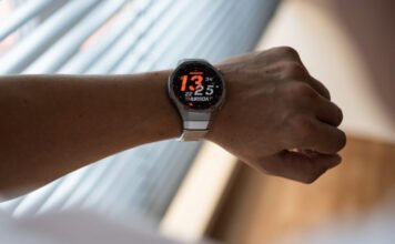 Jó hír a Huawei felhasználóknak: már itthon is lehet fizetni a gyártó okosóráival