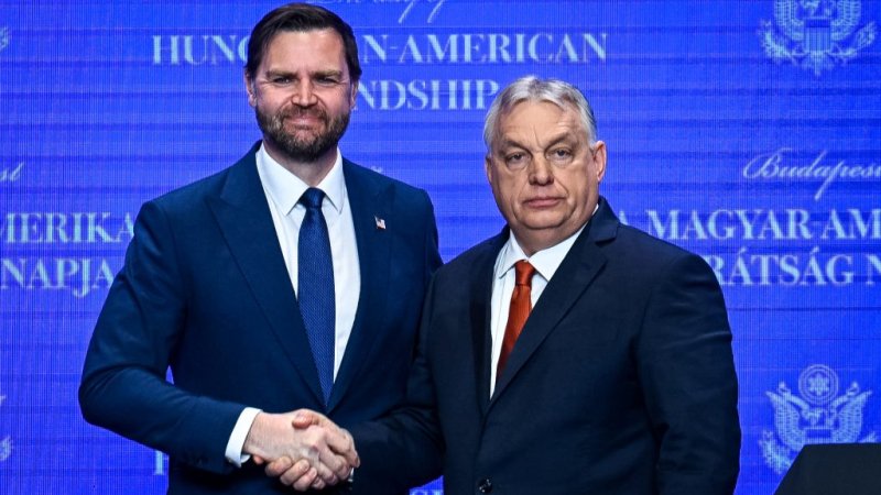 K&eacute;peken az amerikai aleln&ouml;k budapesti l&aacute;togat&aacute;sa