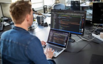 Kutatás: ennyit keresnek most a hazai informatikusok