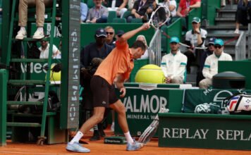 Lenullázták a világ tizedik legjobb teniszezőjét, hétszer verte szét az ütőjét dühében