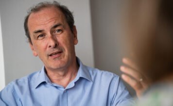 Leszerelteti az arcfelismerő rendszert a kórházakban Hegedűs Zsolt