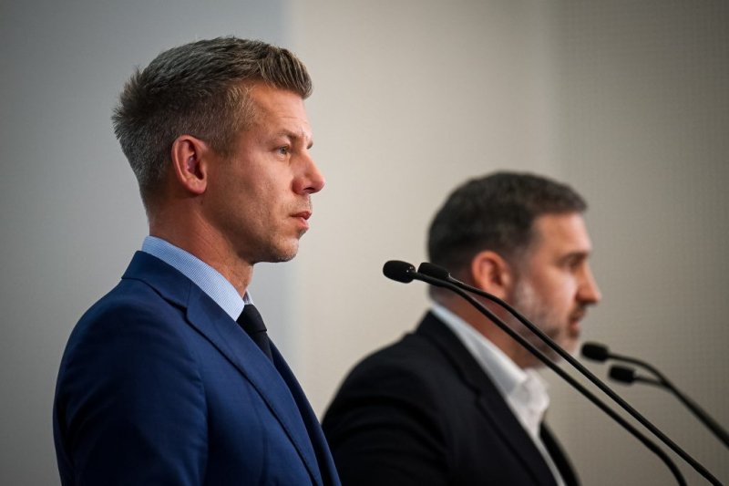 Magyar P&eacute;ter bejelentette a Tisza-korm&aacute;ny h&eacute;t miniszter&eacute;t, &eacute;s m&aacute;jus 31-ig adott hat&aacute;ridőt az "Orb&aacute;n-b&aacute;boknak"