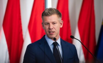 Magyar Péter: Több NER-es stróman számlája zárolásra került