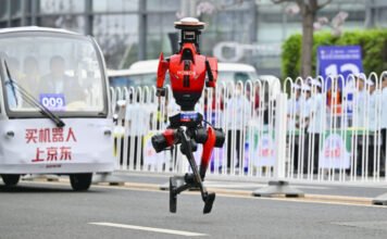 Megdöntötte egy robot a félmaraton emberi rekordját