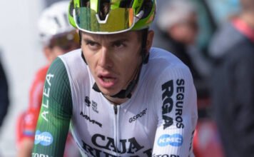 Mentőhelikopter vitte kórházba a sziklának, majd autónak csapódó kerékpárost