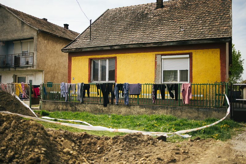 "Mi van, te fehér seggfej?" – pattanásig feszült a hangulat a hevesi romatelepen, ahol négy éve 97 százalékkal nyert a Fidesz