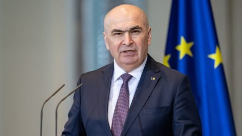 Nem hajland&oacute; lemondani a rom&aacute;n minisztereln&ouml;k