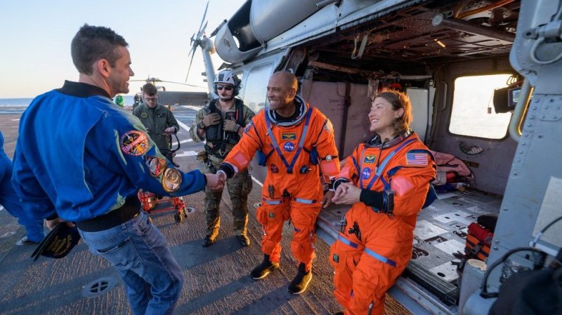 Óceánban landolt a NASA Holdat megkerülő űrkabinja, az Orion