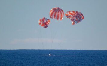 Óceánban landolt a NASA Holdat megkerülő űrkabinja, az Orion