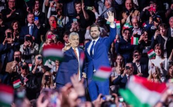 Óriáskoponya, macskasimogatás és alelnöki kampány a hét képein