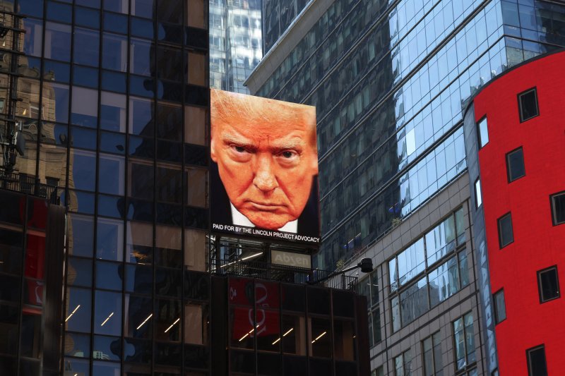 &Oacute;ri&aacute;skoponya, macskasimogat&aacute;s &eacute;s aleln&ouml;ki kamp&aacute;ny a h&eacute;t k&eacute;pein