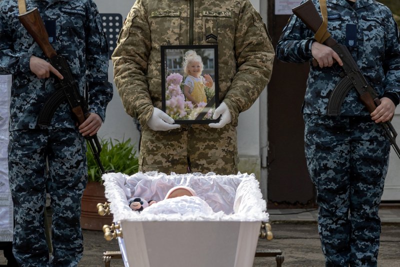 &Oacute;ri&aacute;skoponya, macskasimogat&aacute;s &eacute;s aleln&ouml;ki kamp&aacute;ny a h&eacute;t k&eacute;pein