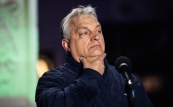Orbán elnézett a vezetékhez a „szabotázs” után