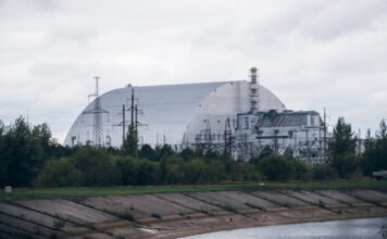 Összeomlás veszélyére figyelmeztet a csernobili atomerőmű igazgatója