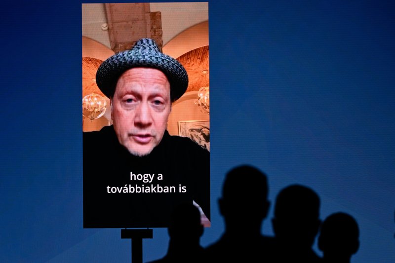 Rob Schneider: hogyan lett a t&ouml;k&ouml;s csajb&oacute;l Fidesz-p&aacute;rti harcos?