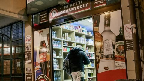 Soha nem doh&aacute;nyozhat az Egyes&uuml;lt Kir&aacute;lys&aacute;gban, aki 2009. janu&aacute;r 1. ut&aacute;n sz&uuml;letett