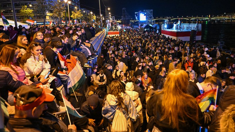 Term&aacute;lf&uuml;rdő &eacute;s tenger ugyanazon a napon ezen az olasz tengerparti &uuml;d&uuml;lőhelyen