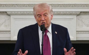 Trump: Minden iráni hajót meg kell semmisíteni, amely aknát próbál telepíteni a Hormuzi-szorosban