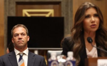 Trump volt miniszterének férjéről kiderült, hogy titokban szeret nőnek öltözni