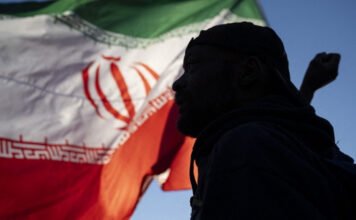 Tüzet nyitottak több hajóra a Hormuzi-szorosban