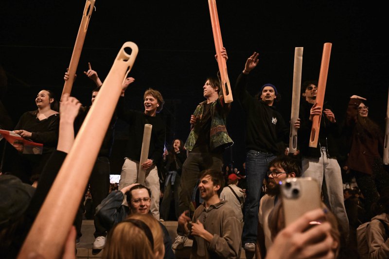 Utcabuliba ment &aacute;t a Tisza-győzelem &uuml;nnepl&eacute;se Budapesten &ndash; k&eacute;pek