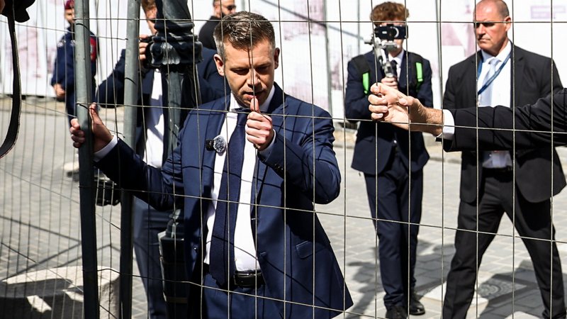 18 &eacute;v ut&aacute;n megszűnik a korm&aacute;nyp&aacute;rti szegedi port&aacute;l
