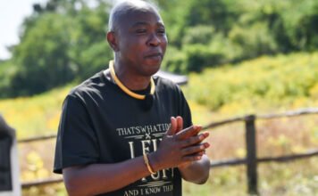 30 év után visszatért Nigériába Fekete Pákó, édesapját is megmutatta