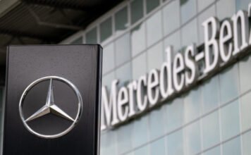 A Mercedes-Benz fontolgatja a belépést a védelmi piacra