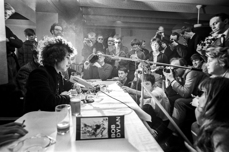 A Nobel-d&iacute;jas l&aacute;zad&oacute;, aki &ouml;r&ouml;k misztikum marad &ndash; 85 &eacute;ves Bob Dylan