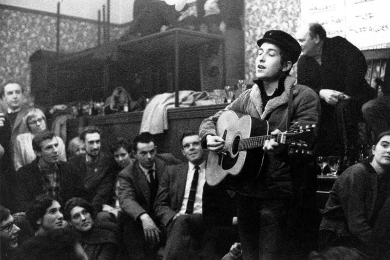 A Nobel-d&iacute;jas l&aacute;zad&oacute;, aki &ouml;r&ouml;k misztikum marad &ndash; 85 &eacute;ves Bob Dylan
